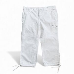 DKNY JEANS White Cropped Cargo Pants (Size 8)